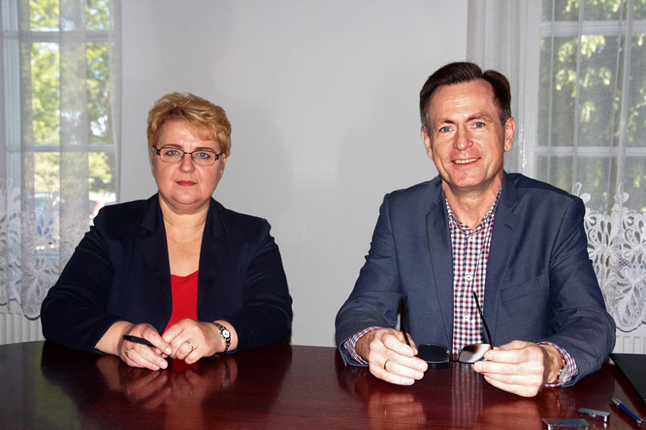 Irena Wołosiuk - burmistrz, Robert Wiśniewski - prezes zarządu sp. z o.o. WODMIAR