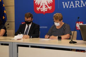Miniatura zdjęcia: Artur Chojecki - wojewoda, Irena Wołosiuk - burmistrz
